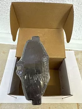 Колодки тормозные передние Mercedes W211_A0034209920